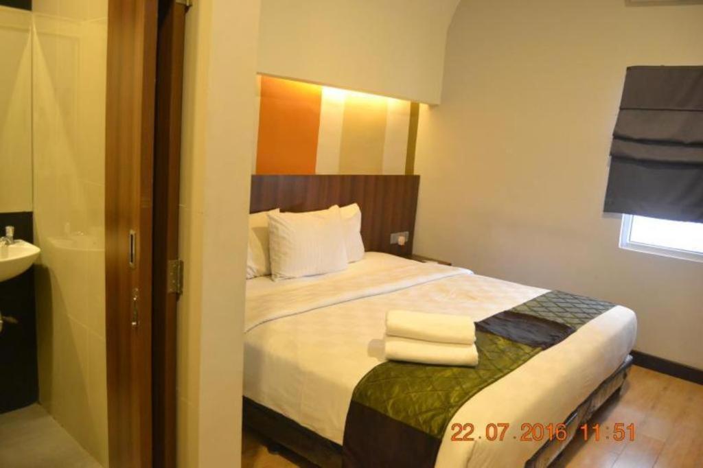 J Hotel Medan Exterior photo