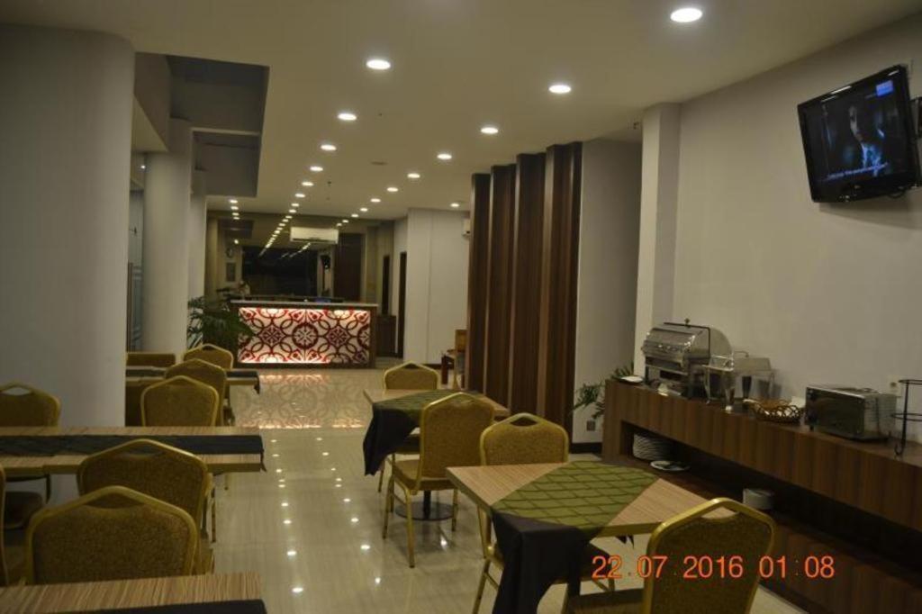 J Hotel Medan Exterior photo
