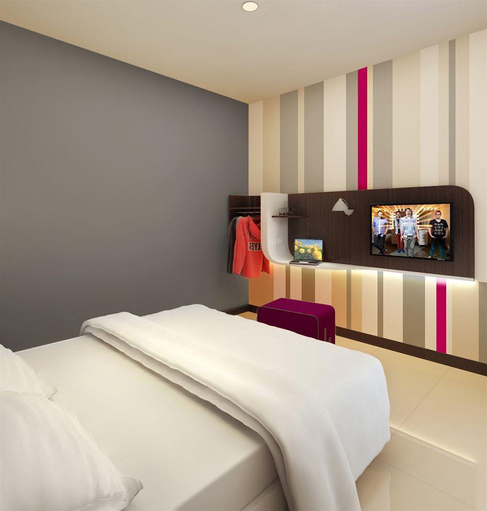 J Hotel Medan Exterior photo