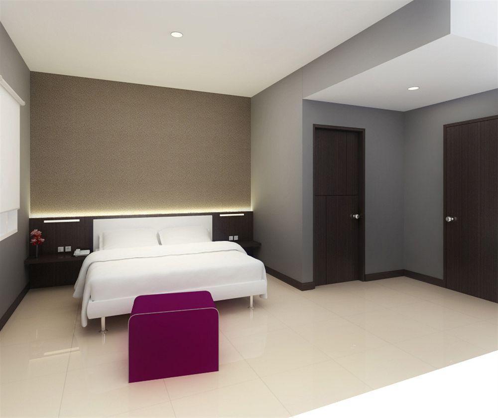 J Hotel Medan Exterior photo
