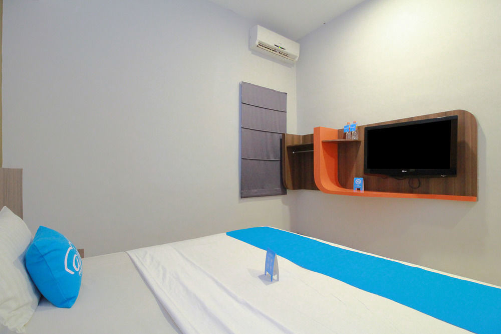 J Hotel Medan Exterior photo