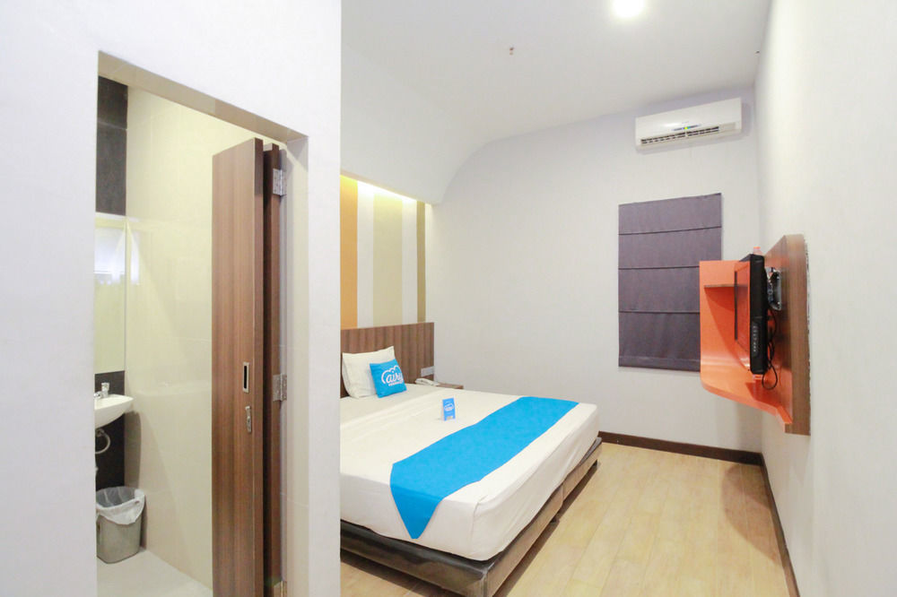 J Hotel Medan Exterior photo