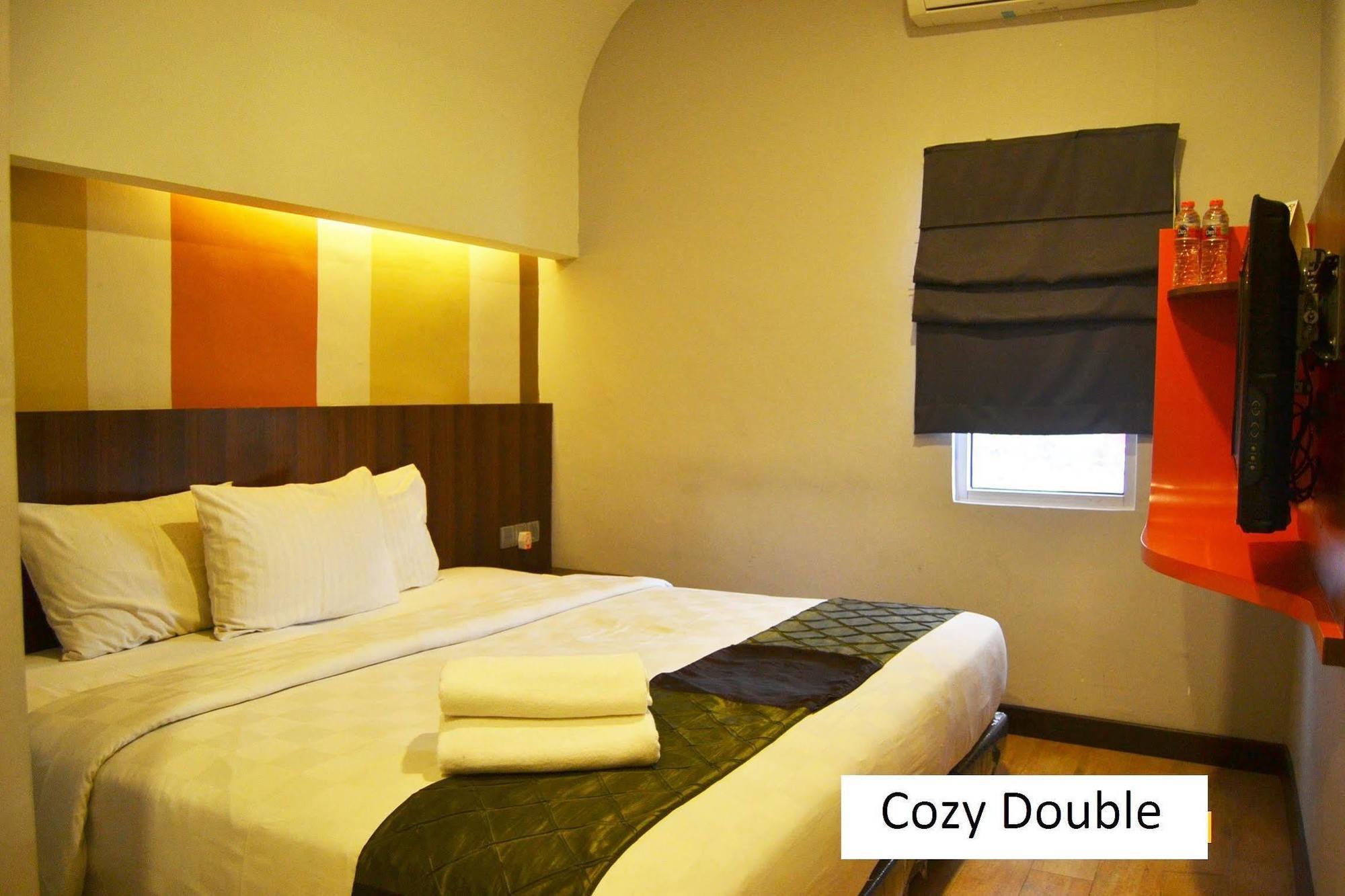 J Hotel Medan Exterior photo