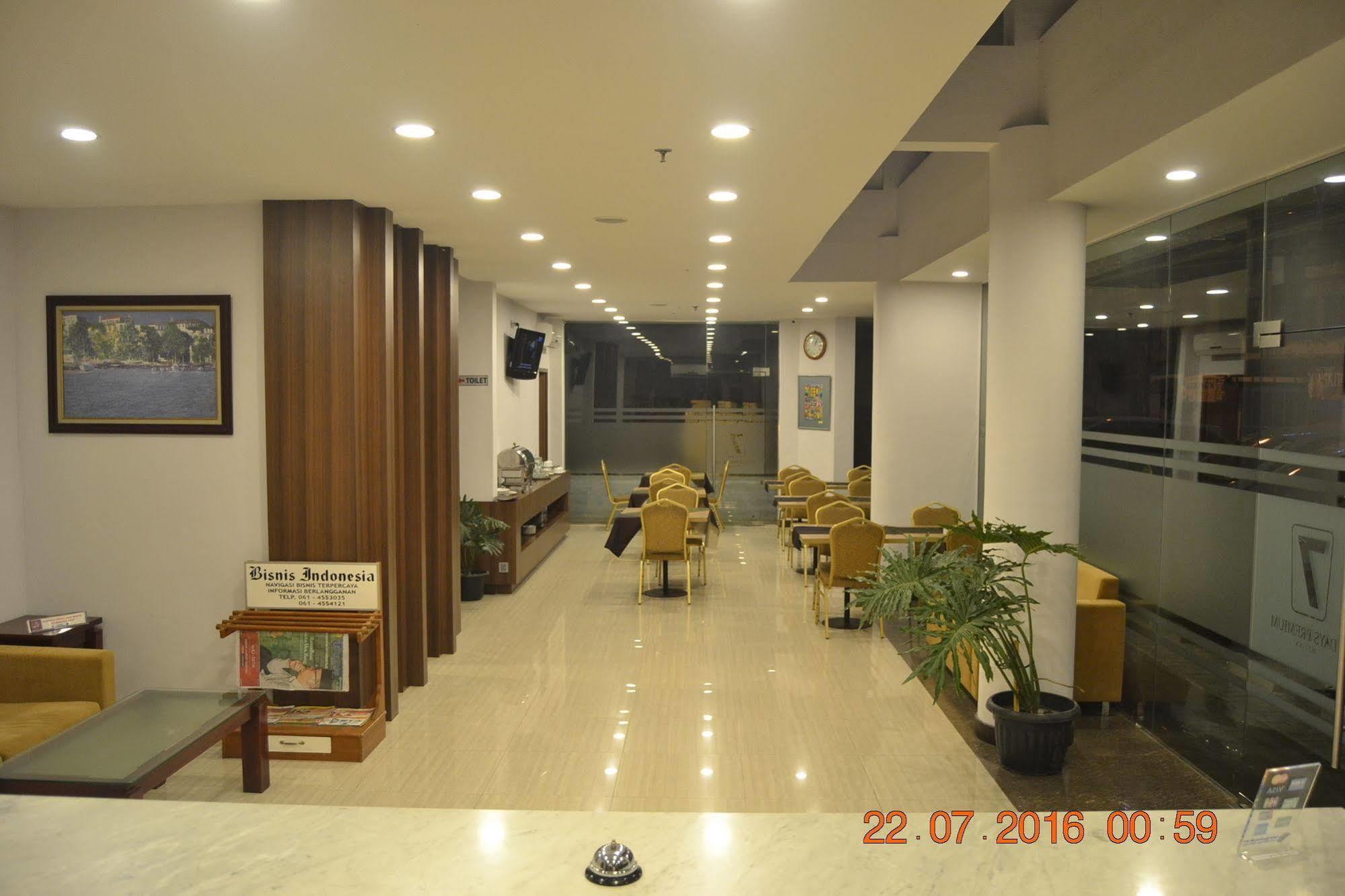 J Hotel Medan Exterior photo