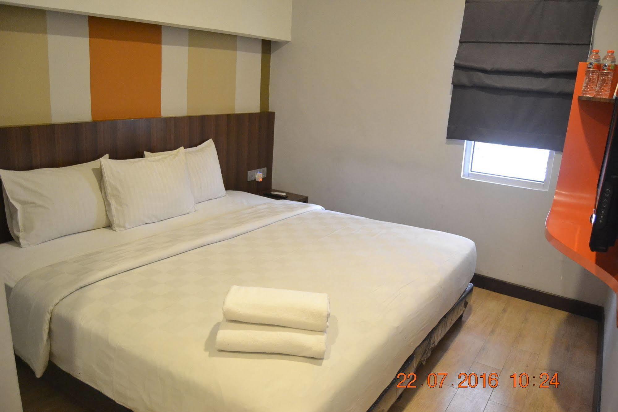 J Hotel Medan Exterior photo