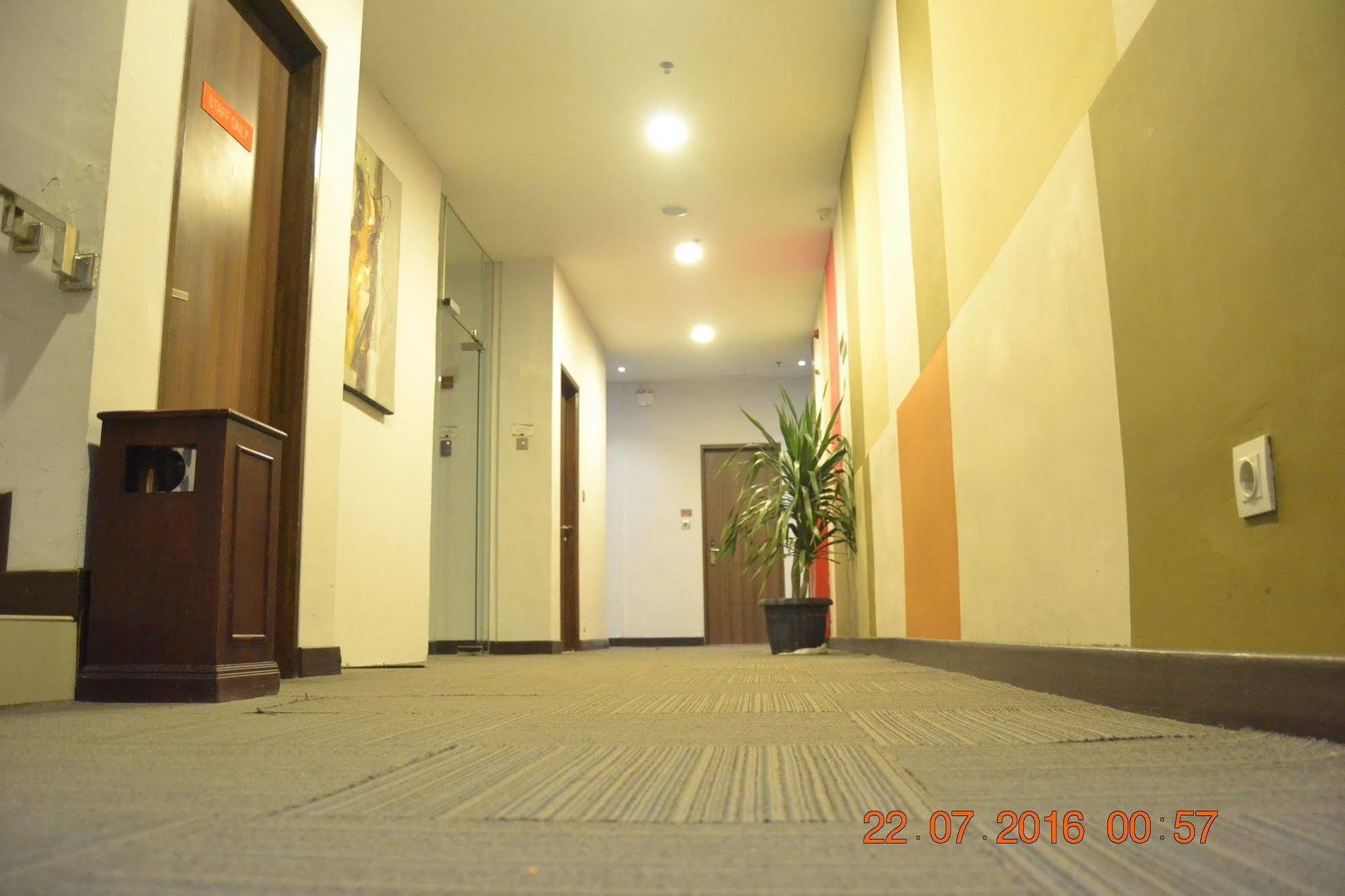 J Hotel Medan Exterior photo