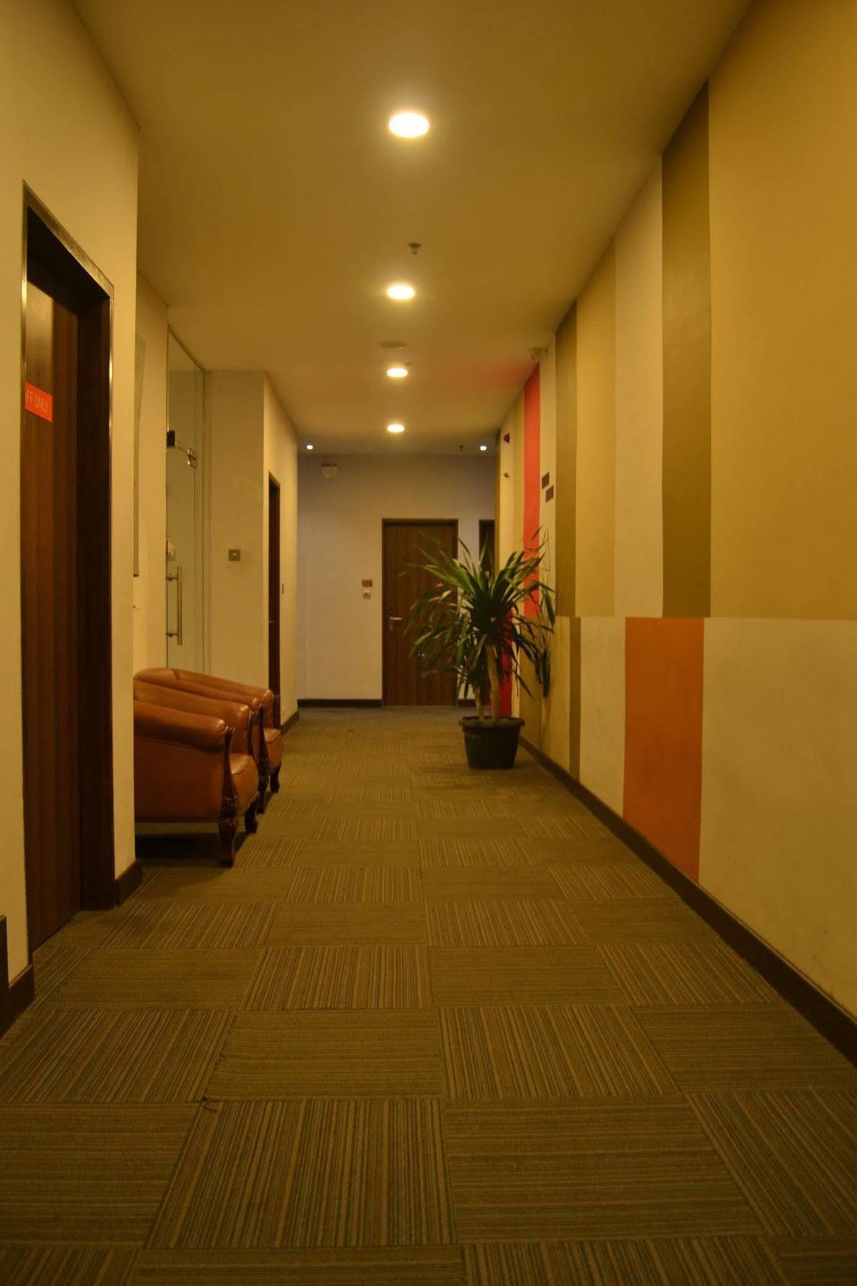 J Hotel Medan Exterior photo