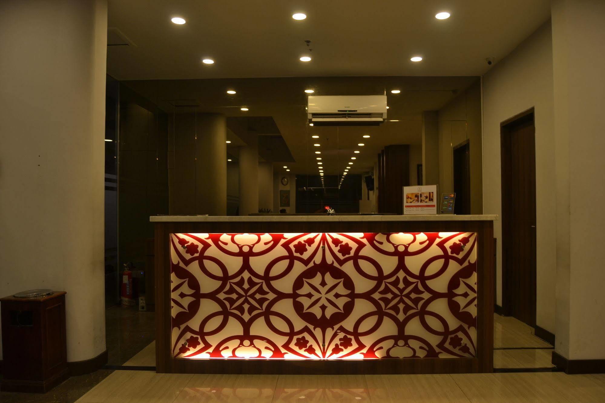 J Hotel Medan Exterior photo