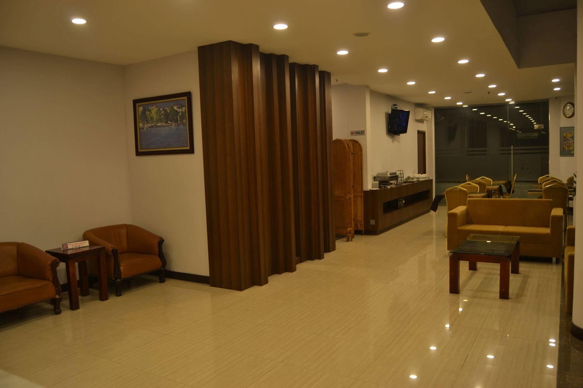 J Hotel Medan Exterior photo