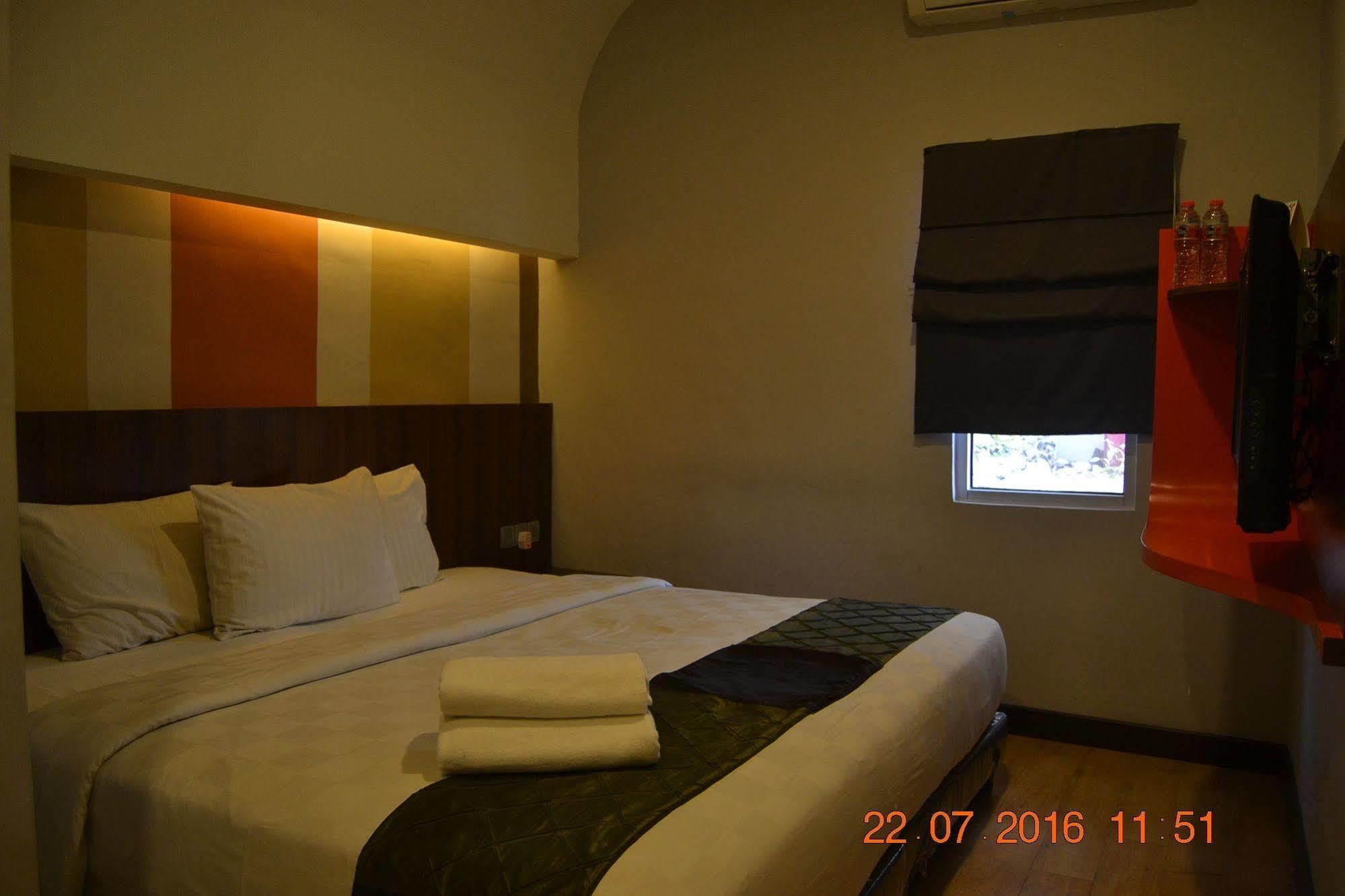 J Hotel Medan Exterior photo