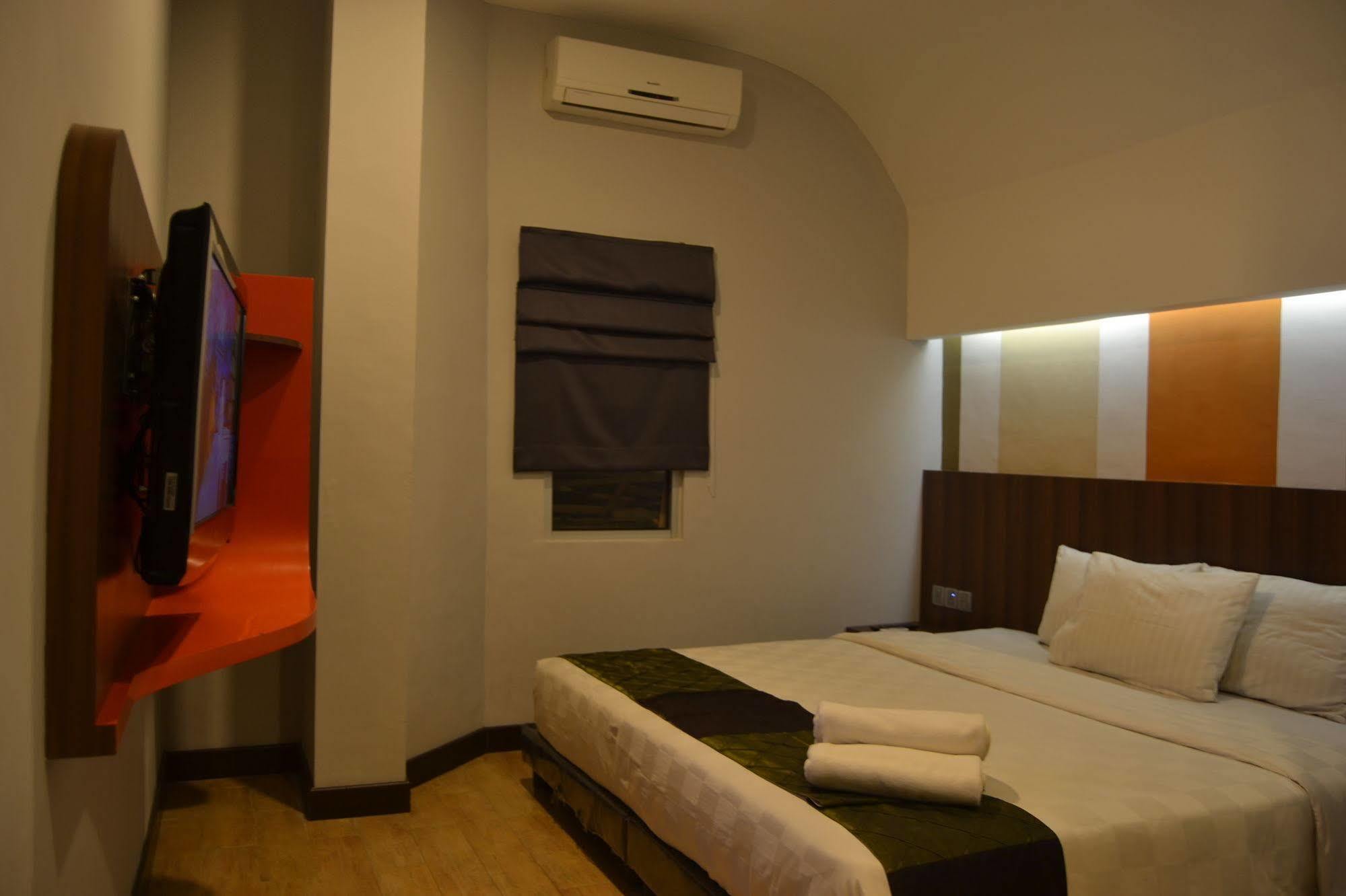 J Hotel Medan Exterior photo