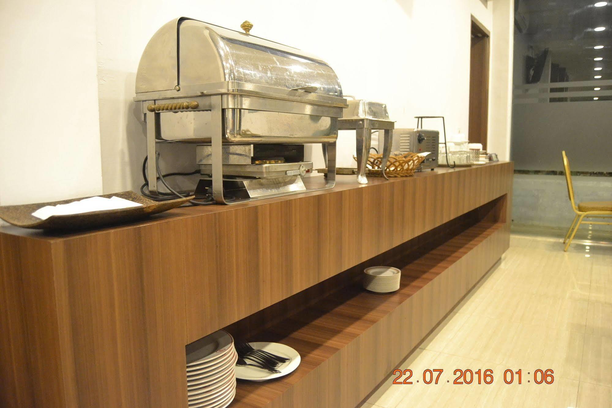 J Hotel Medan Exterior photo