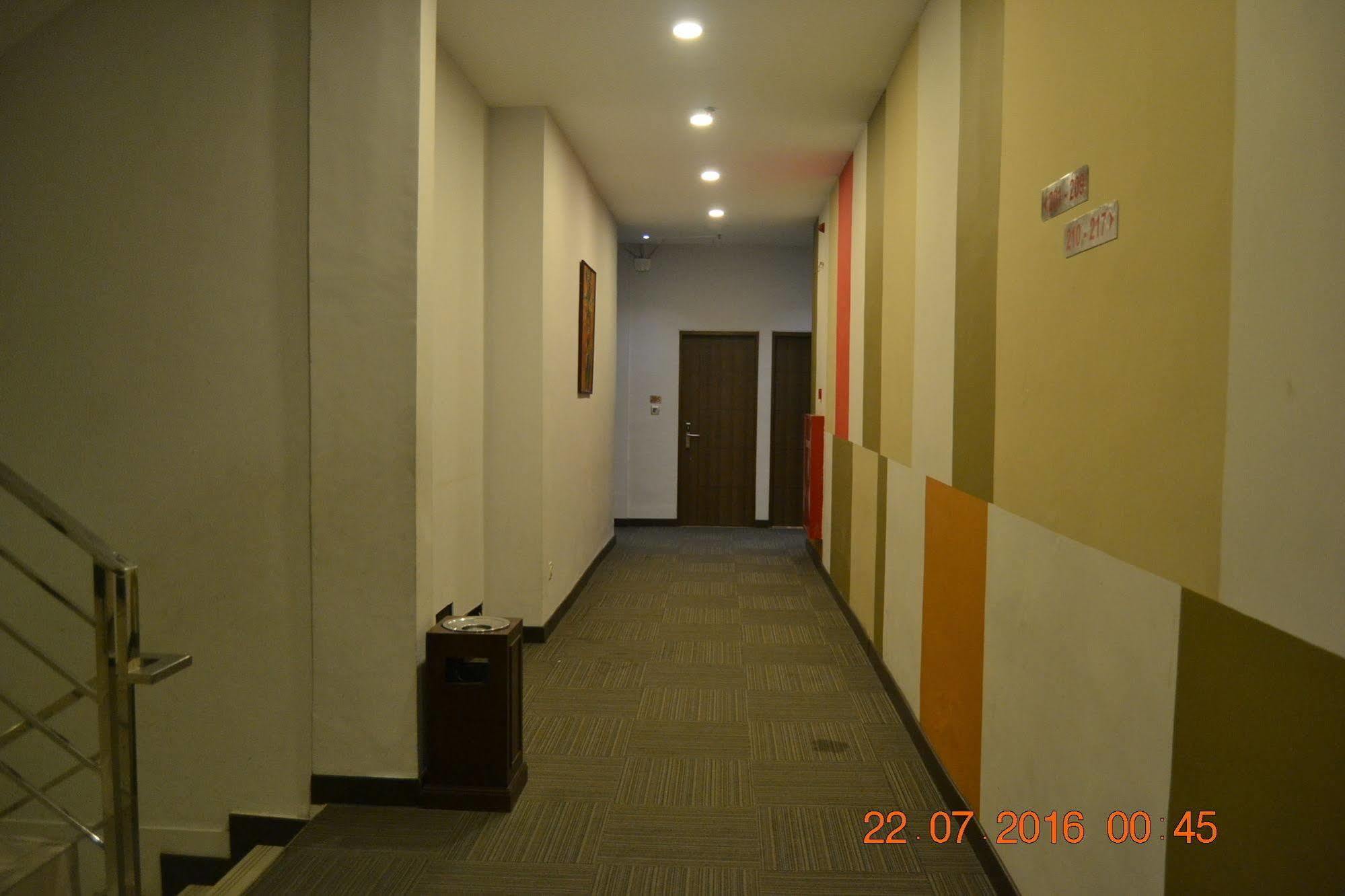J Hotel Medan Exterior photo