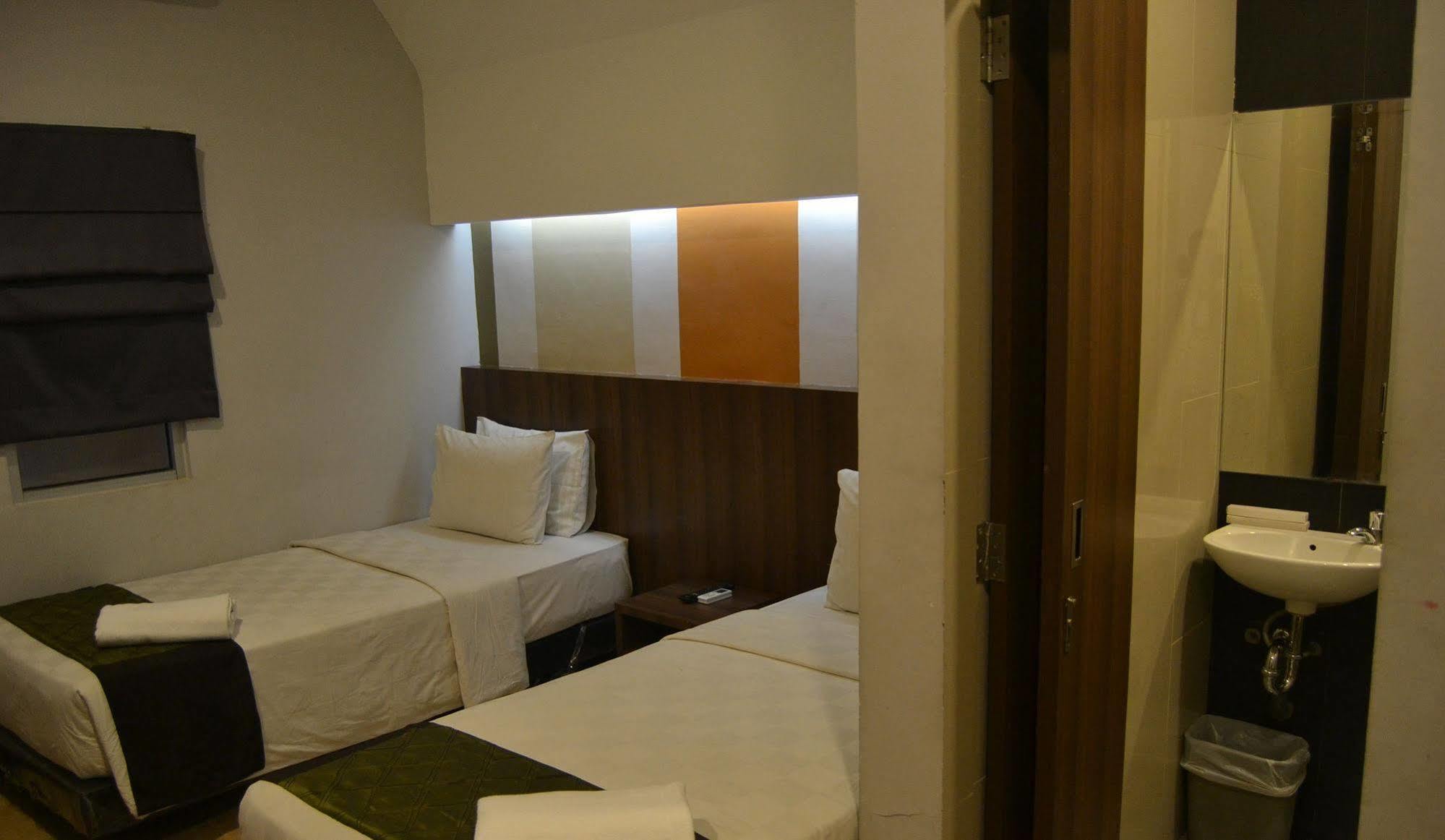 J Hotel Medan Exterior photo